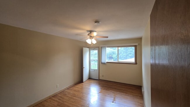 Building Photo - 426 Rushmore Ln