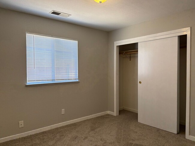 Building Photo - 3 BR home near Central High East campus, good access to HWY 99
