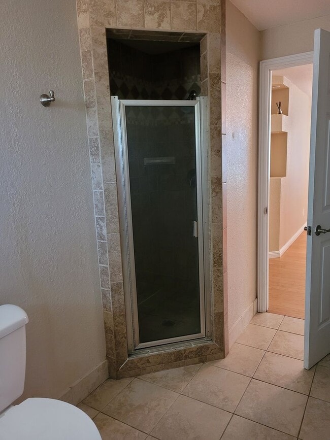 Building Photo - Pet Friendly Carson Home