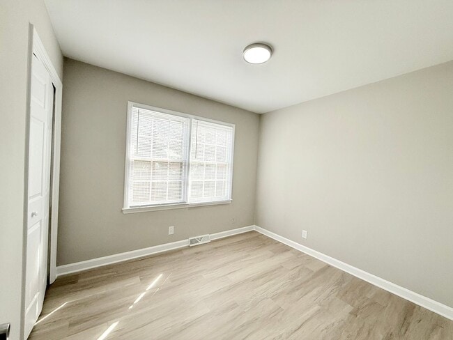 Building Photo - 3819 Rosehaven Dr