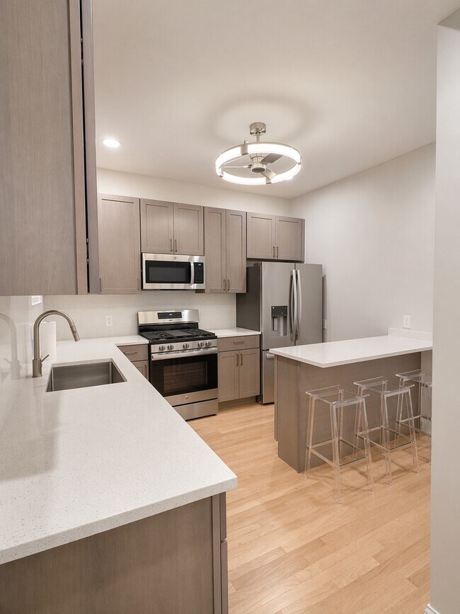 Building Photo - 1014 W George St