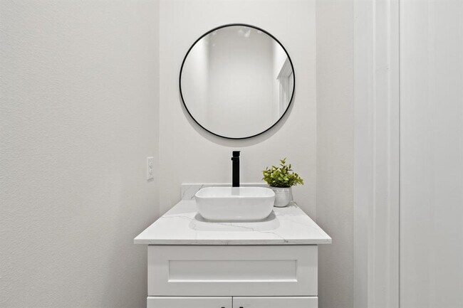 Building Photo - 2309 Montopolis Dr