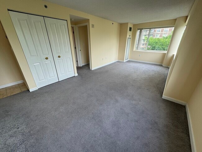 Building Photo - 8 Museum Way