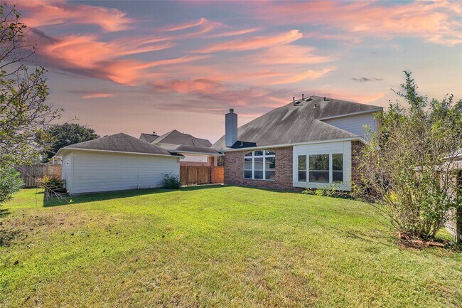 Building Photo - 17426 Memorial Blossom Dr