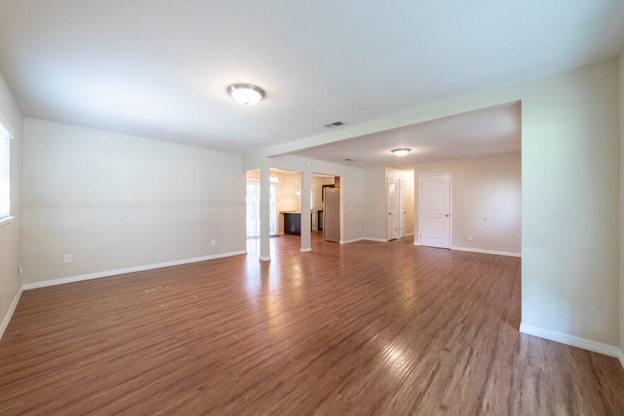 Living Room - 1101 Nantucket Ave
