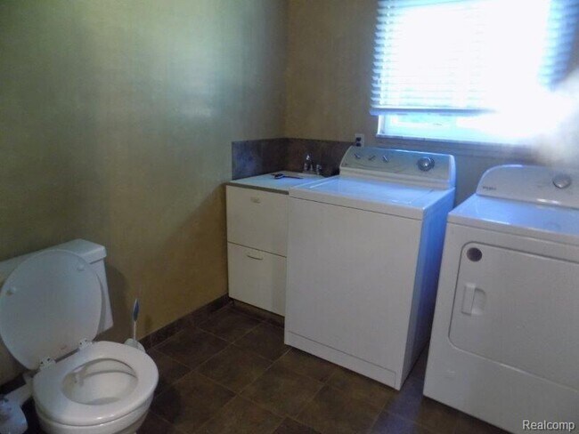 Building Photo - 53400 Tundra Dr