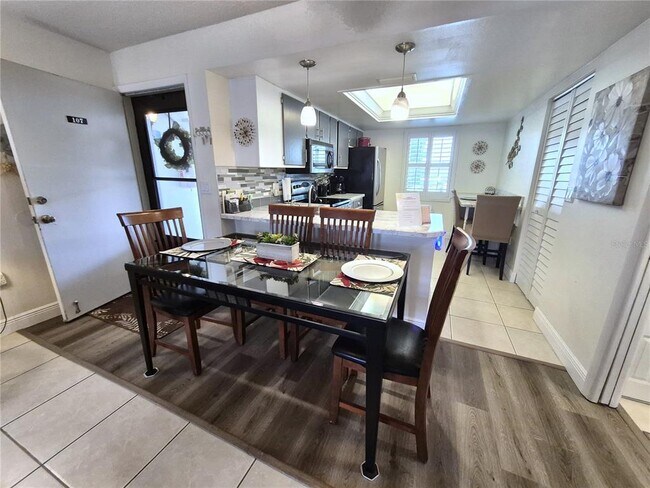 Building Photo - 107 Windward Pl