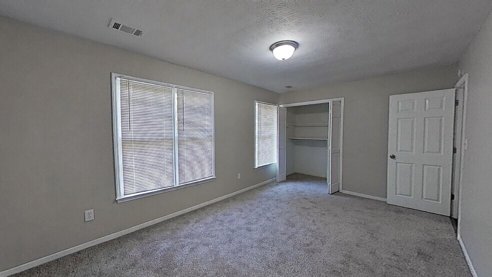 Building Photo - 717 Redland Dr