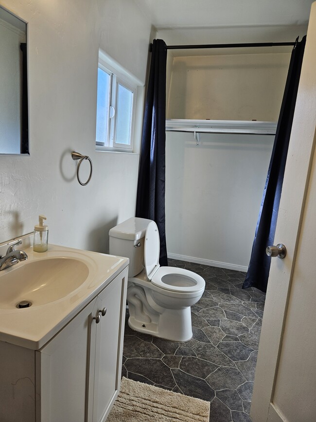 Building Photo - 7055 University Ave