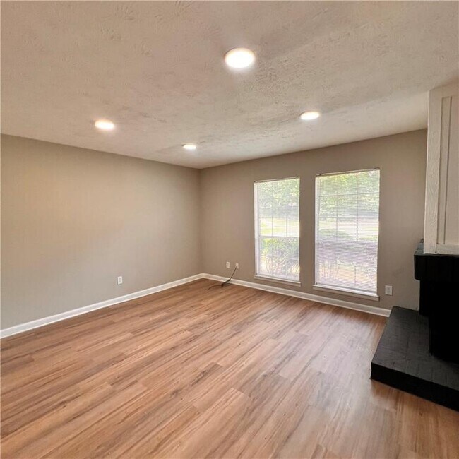 Building Photo - 3254 Strawberry Ln