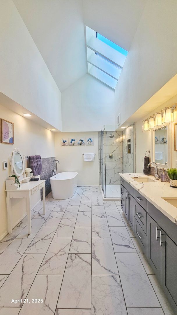 Building Photo - Beautiful Remodeled 4 Bedroom and 2.5 Bathroom Single Family House - Bellevue