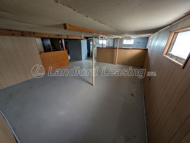 Building Photo - Charming Brick Home with Fenced Yard and S...