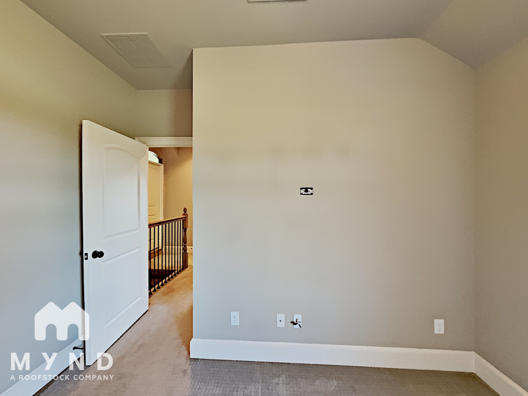 Building Photo - 10 Center Ct