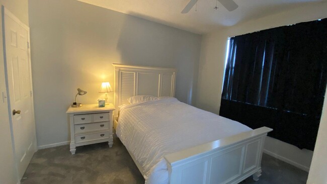 Building Photo - 2060 Greenview Shores Blvd