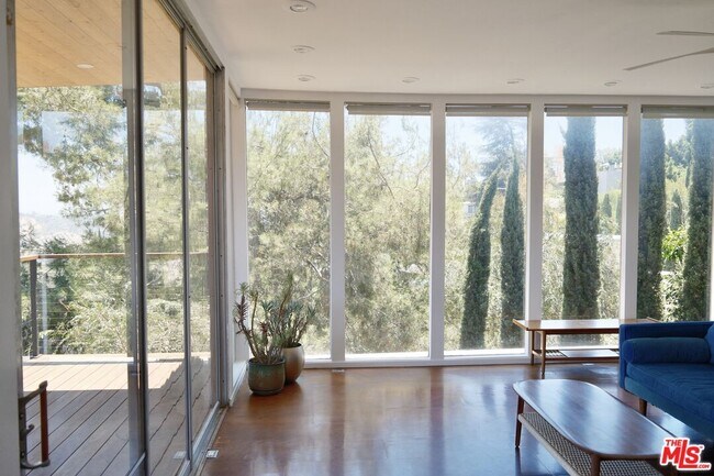 Building Photo - 4884 Glenalbyn Dr