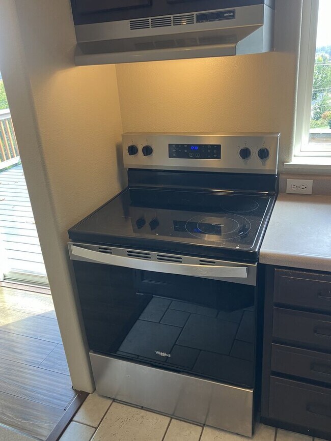 Building Photo - 3096 Deering Dr NW