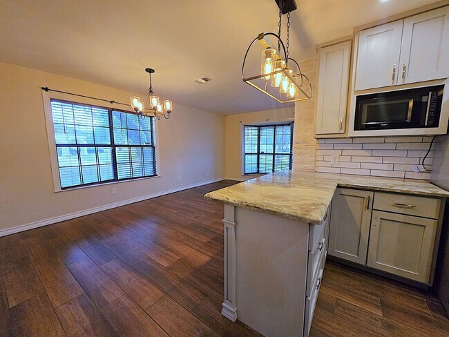 Building Photo - 126 La Silla Dr