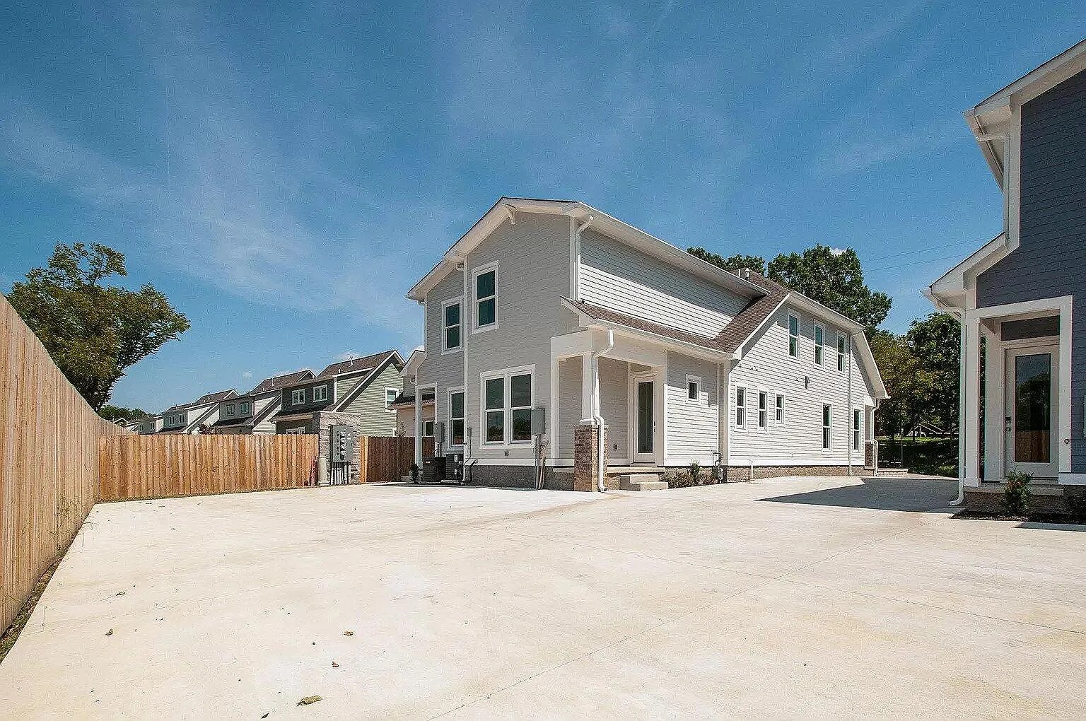 Building Photo - 552 Acklen Park Dr