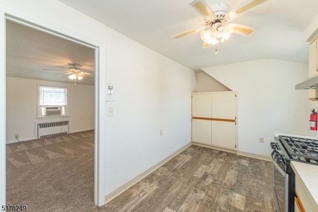 Building Photo - 44 Gless Ave