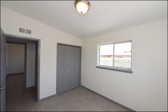 Building Photo - 10169 Dunbarton Dr