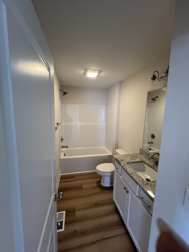 Building Photo - 1310 E 36th St