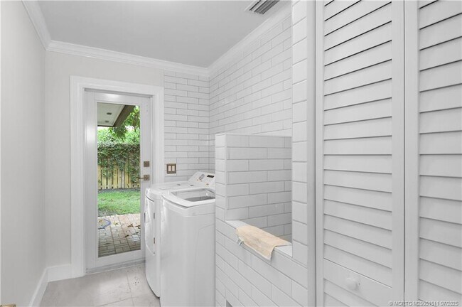 Building Photo - 4 Copaire Rd