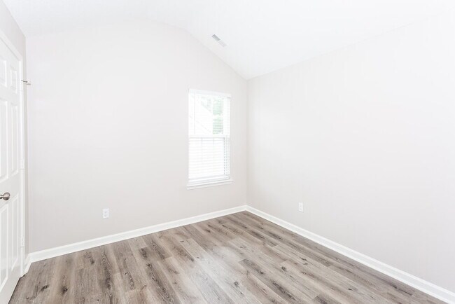 Building Photo - 922 Grassy Patch Ln