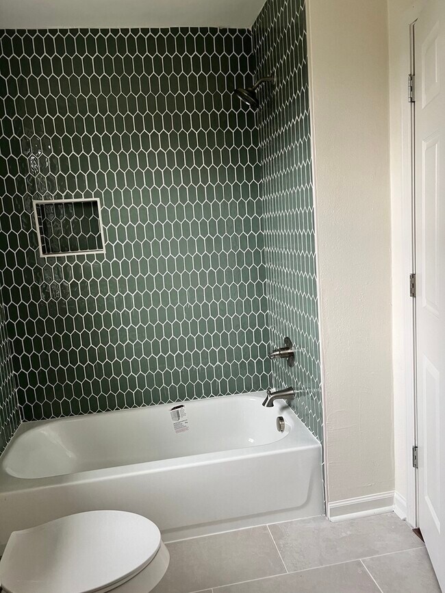 Building Photo - Totally updated 2 bedroom 1 bath home walk...