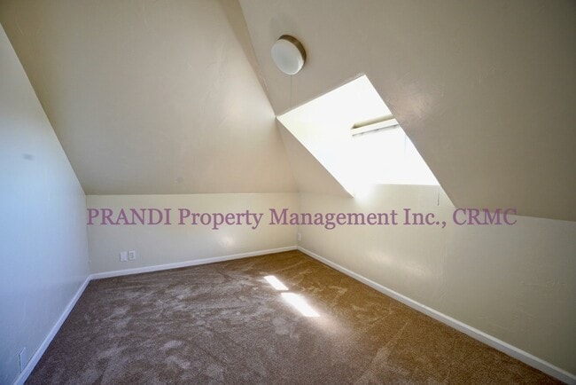 Building Photo - Victorian 1Br Apartment Close to Downtown