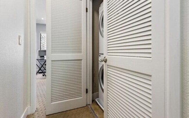 Building Photo - Gorgeous Two-Bedroom Condo with Golf Course Views in San Ramon!
