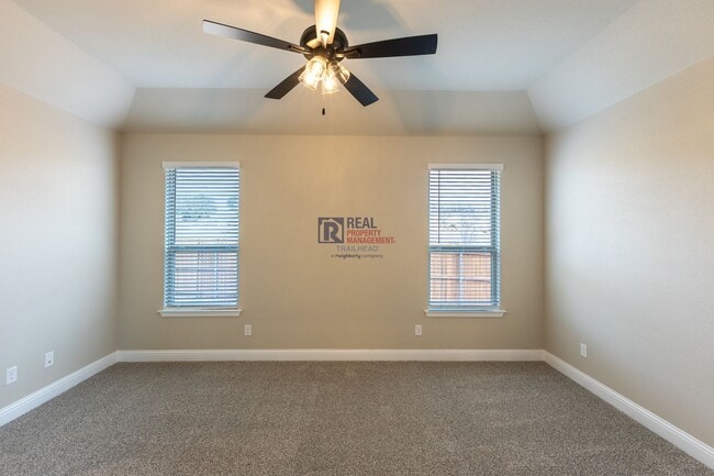 Building Photo - Well-Designed 3 Bed/2 Bath Home with Bonus Office