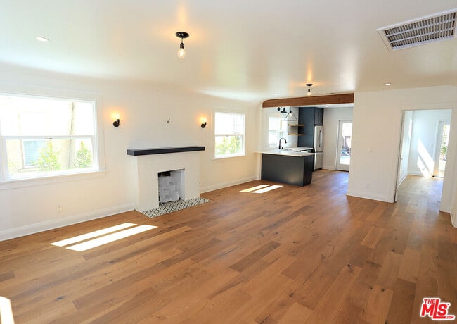 Building Photo - 3835 Hollypark Pl