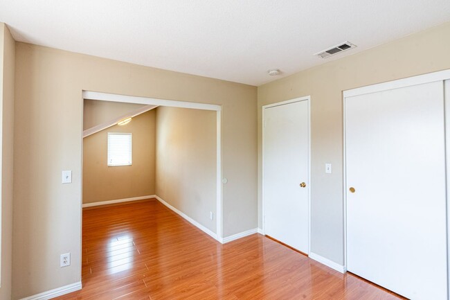 Building Photo - 13564 Cres Hill Dr