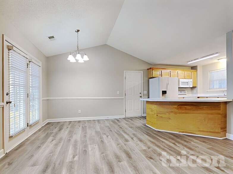 Building Photo - 1336 Parliament Lake Dr