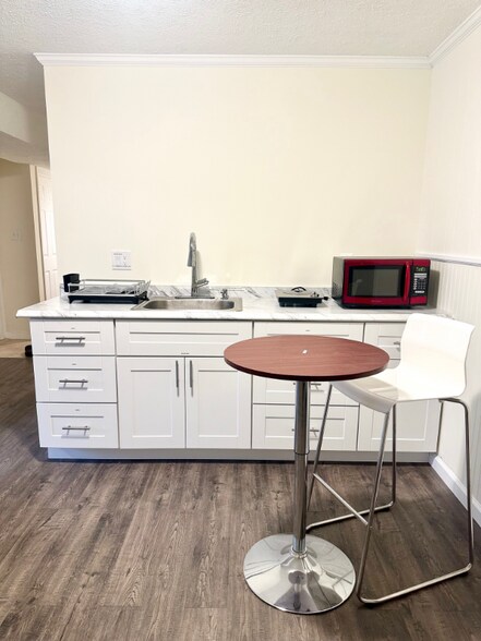 Building Photo - 7823 Shreve Rd