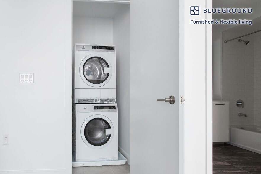 Building Photo - 949 1st St SE