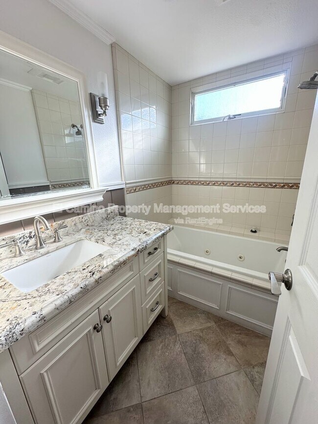 Building Photo - 750 Vinemead Dr