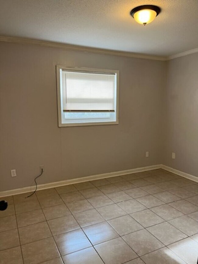 Building Photo - 6015 Warm Springs Ct