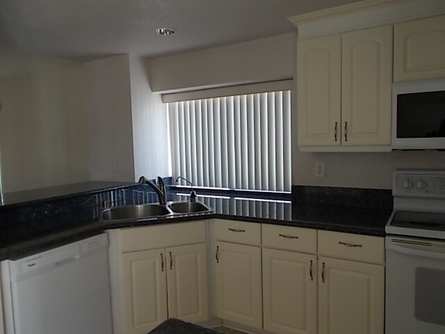 Building Photo - Fantastic 2Br/2Ba Single Level Home in Bernardo Heights