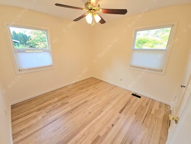 Building Photo - 7037 N Monteith Ave