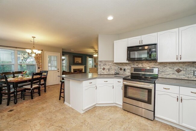 Building Photo - 210 Rolling Plains Dr