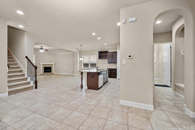 Building Photo - 723 Viento Point