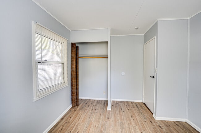 Building Photo - 1823 Overdene Ave