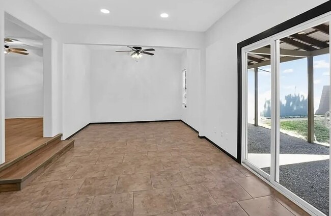 Building Photo - 3220 Preston Dr