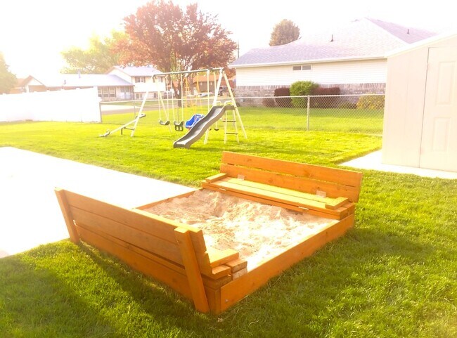 Building Photo - 2258 W 5700 S