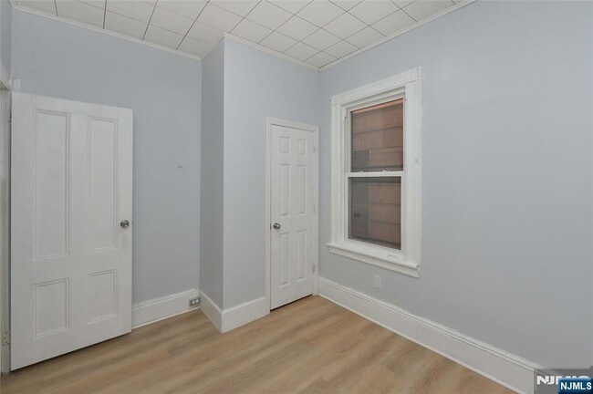 Building Photo - 124 Tuers Ave