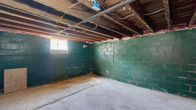 Building Photo - 2128 Fordney St
