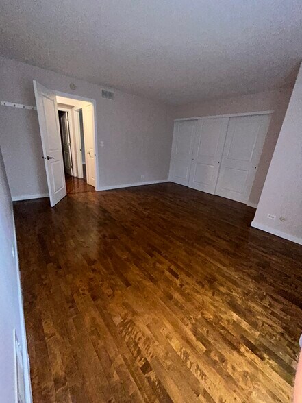 Building Photo - 5400 Carriageway Dr