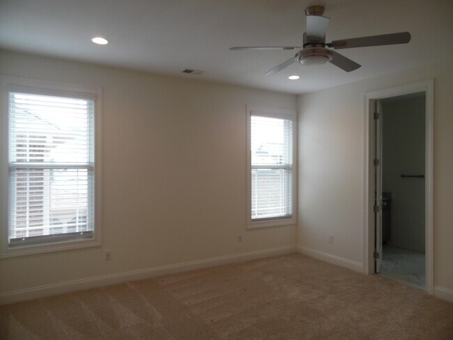 Building Photo - 2331 Coroneo Ln