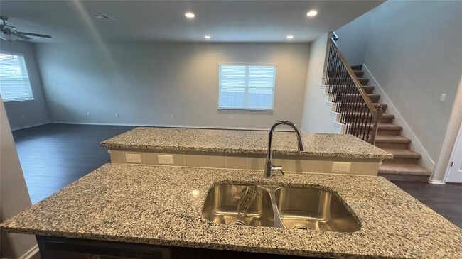 Building Photo - 129 Goldfinch Dr